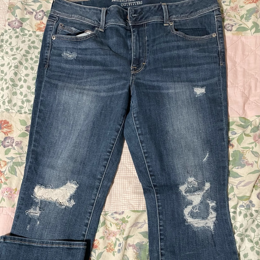 American eagle kick crop distressed crop jeans 16